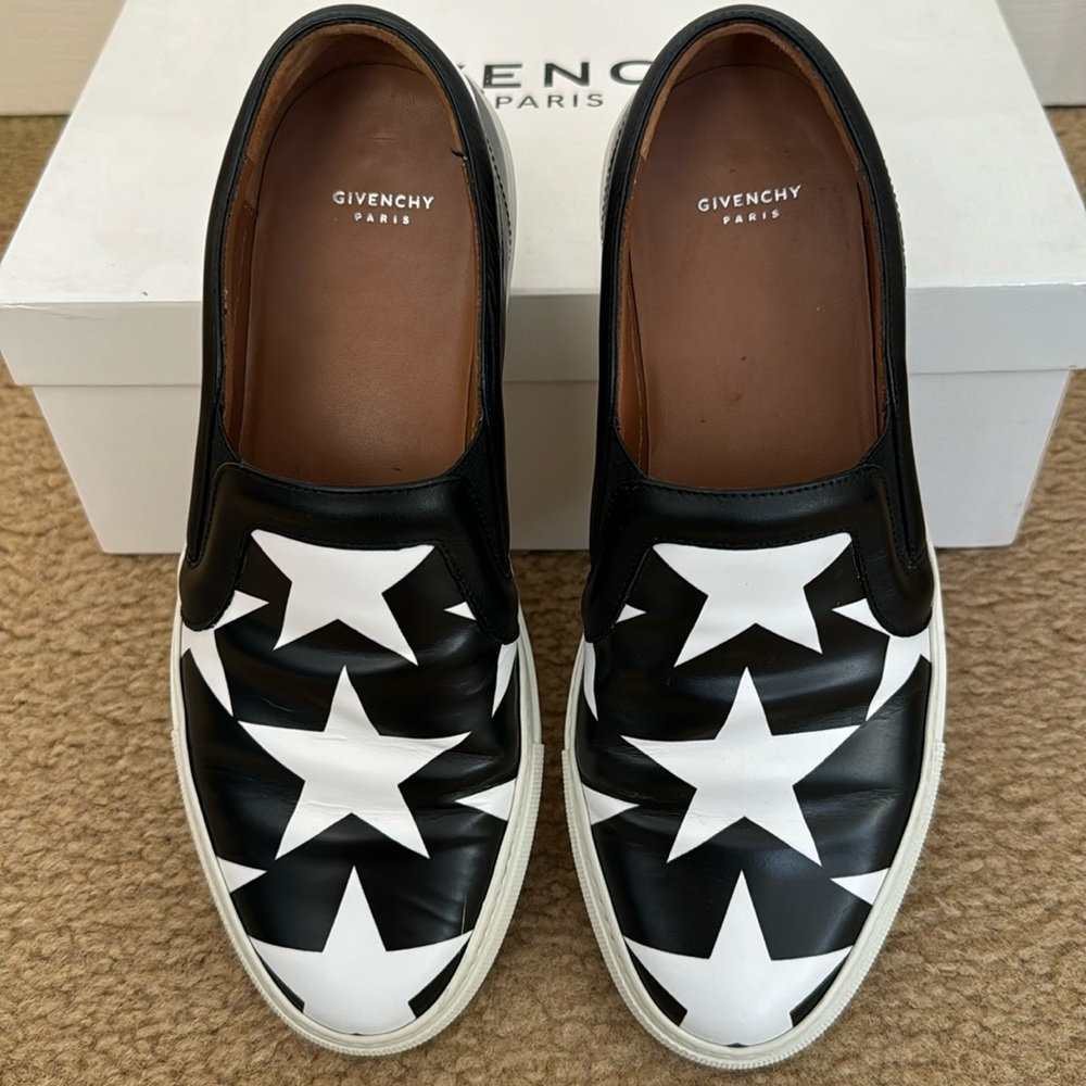 GIVENCHY SNEAKERS SIZE 8. Made in Italy